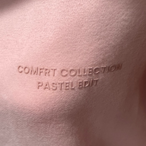 Comfrt Pink Women's Hoodie NWOT - Picture 2 of 4